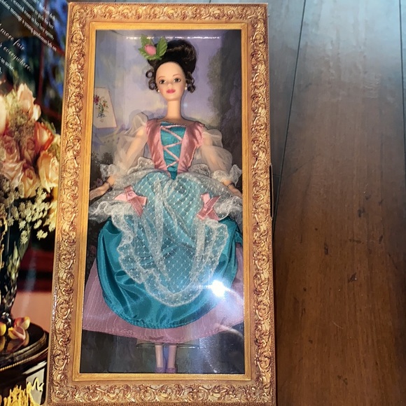 Hallmark special edition fair Valentine Barbie - Picture 3 of 4